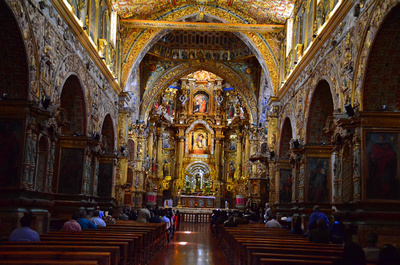 On Calle García Moreno visitors will find the elaborate La Compañía de Jesús, with its gold-leaf altar.